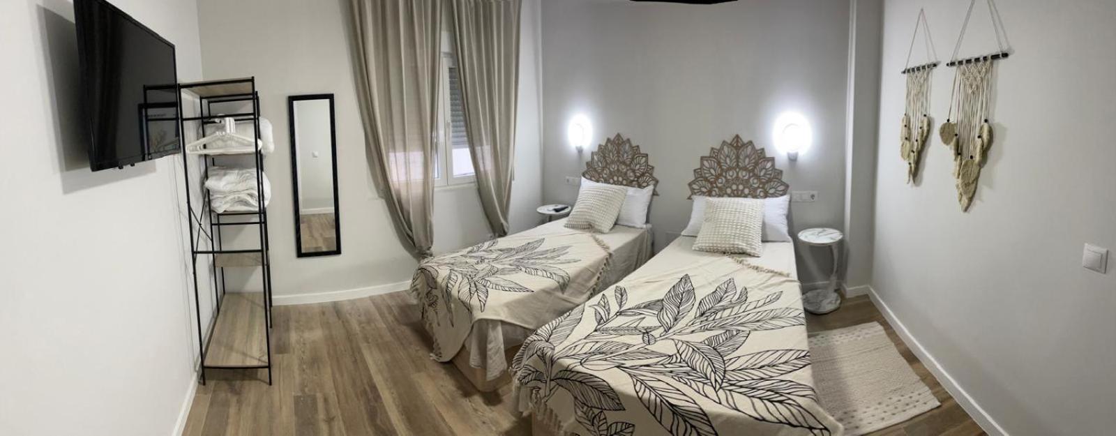 Hostal La Sonrisa De Niki Torrejon de Velasco Exterior foto