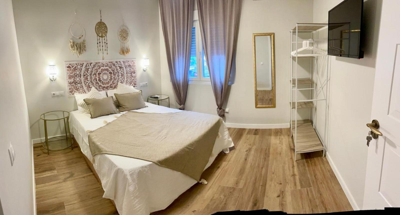 Hostal La Sonrisa De Niki Torrejon de Velasco Exterior foto