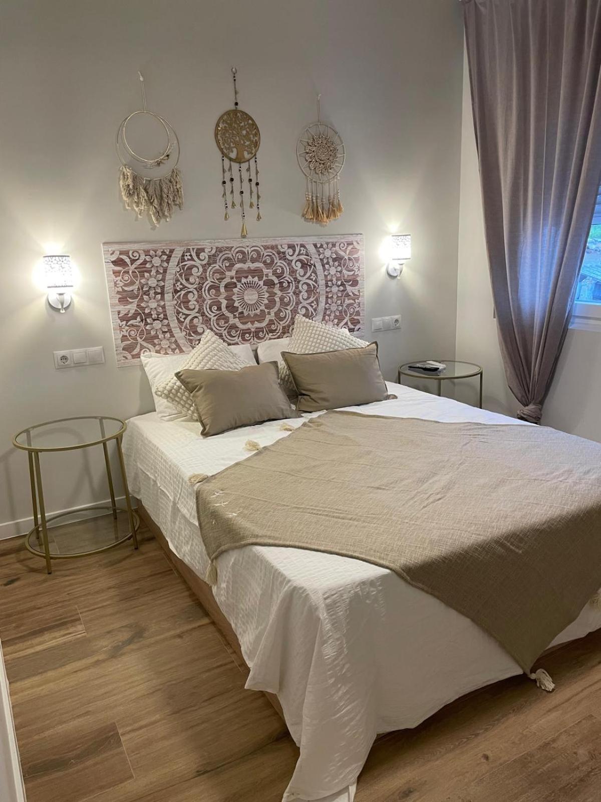 Hostal La Sonrisa De Niki Torrejon de Velasco Exterior foto